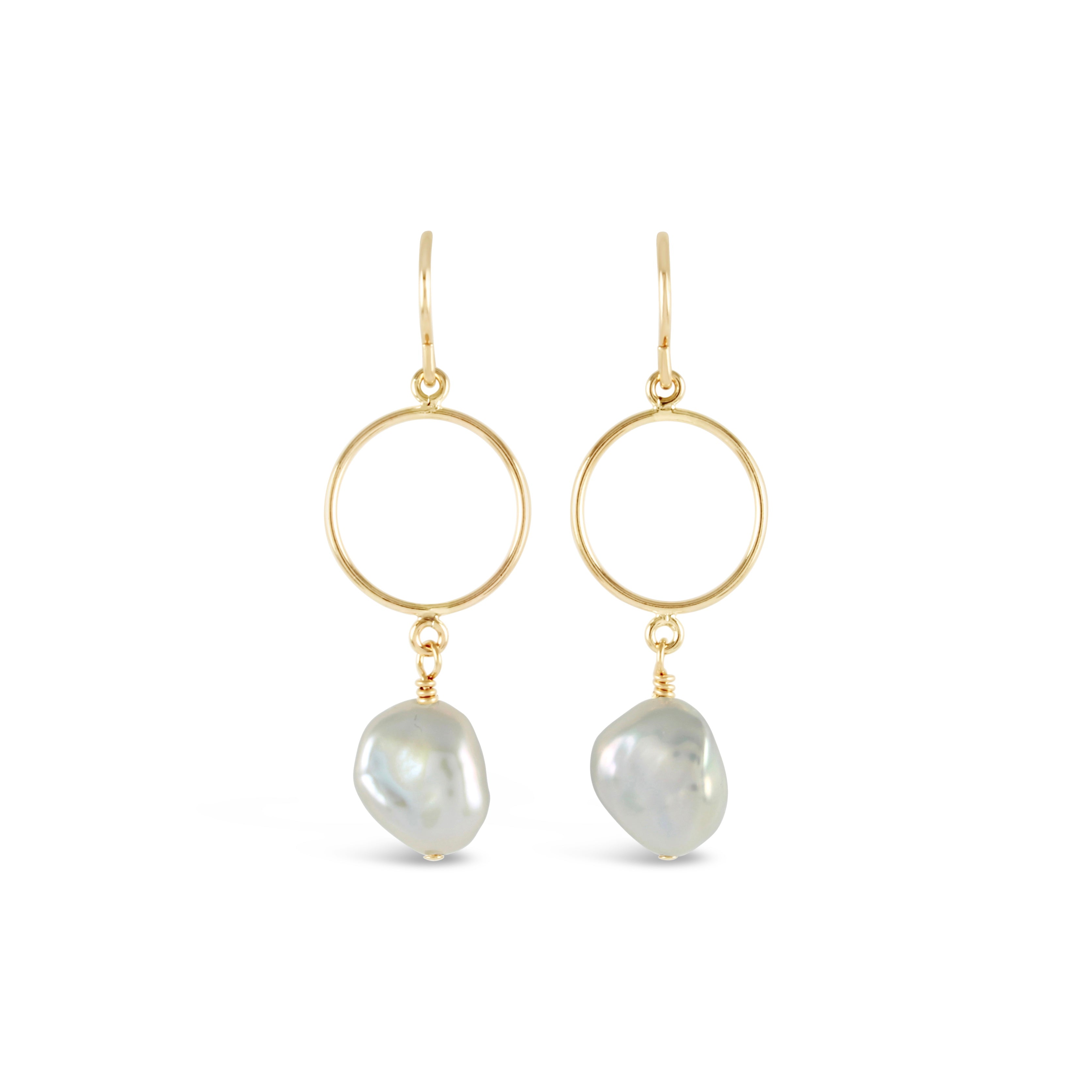 Contemporary Waltz Gold Ring Pearl Earrings