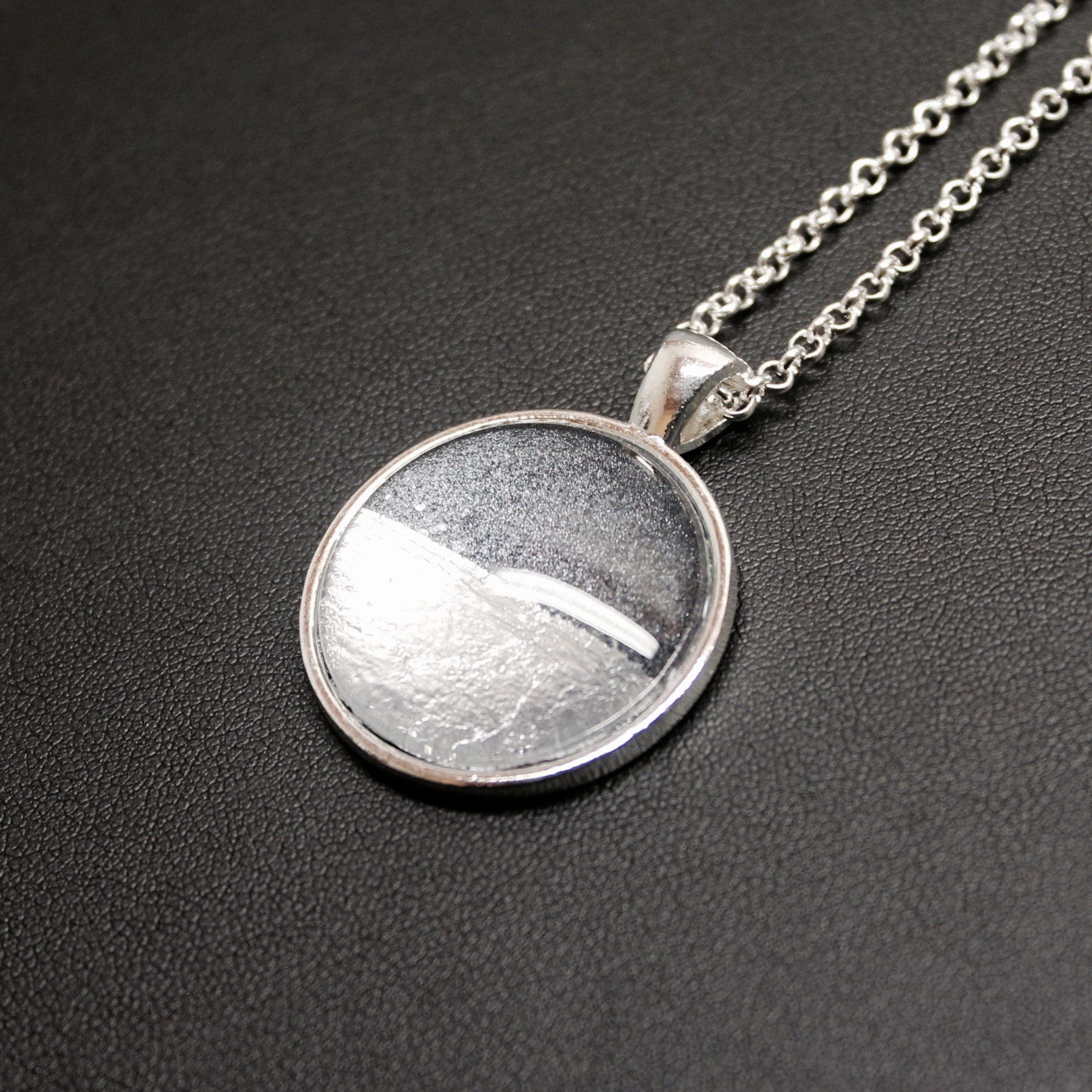 Samba Silver Linings Medium Pendant Necklace (Silver &amp; Charcoal)
